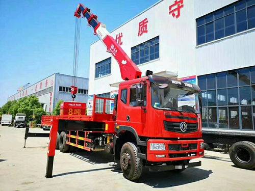 徐工蓝牌随车吊价格与挖机拖车应用解析