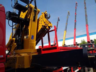 12吨徐工直臂随车吊与陕汽随车起重机报价解析 电力行业专用及挖机拖车应用